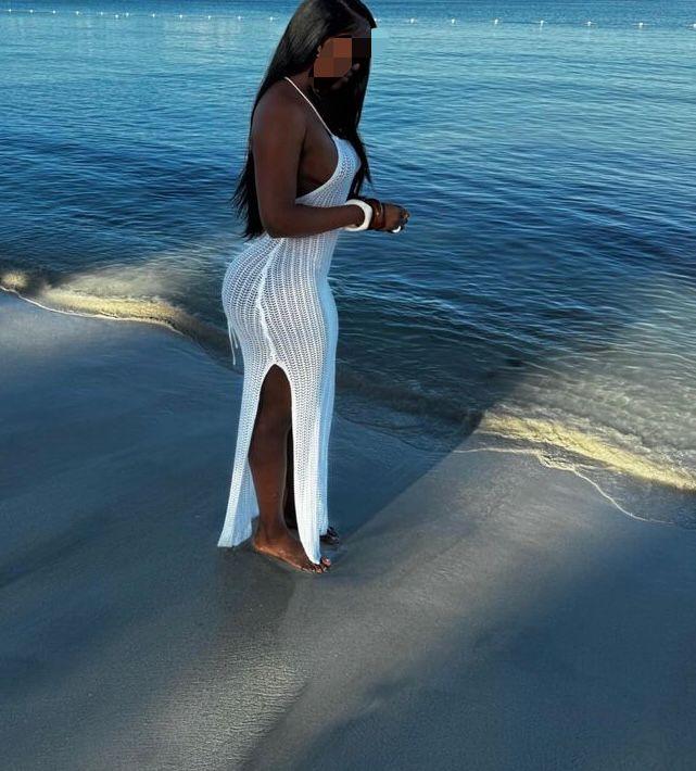 631683923: Chica busca chico en Barcelona