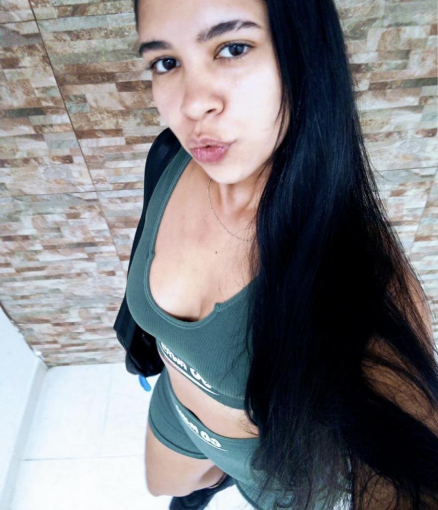 666845159: Chica busca chico en Navarra