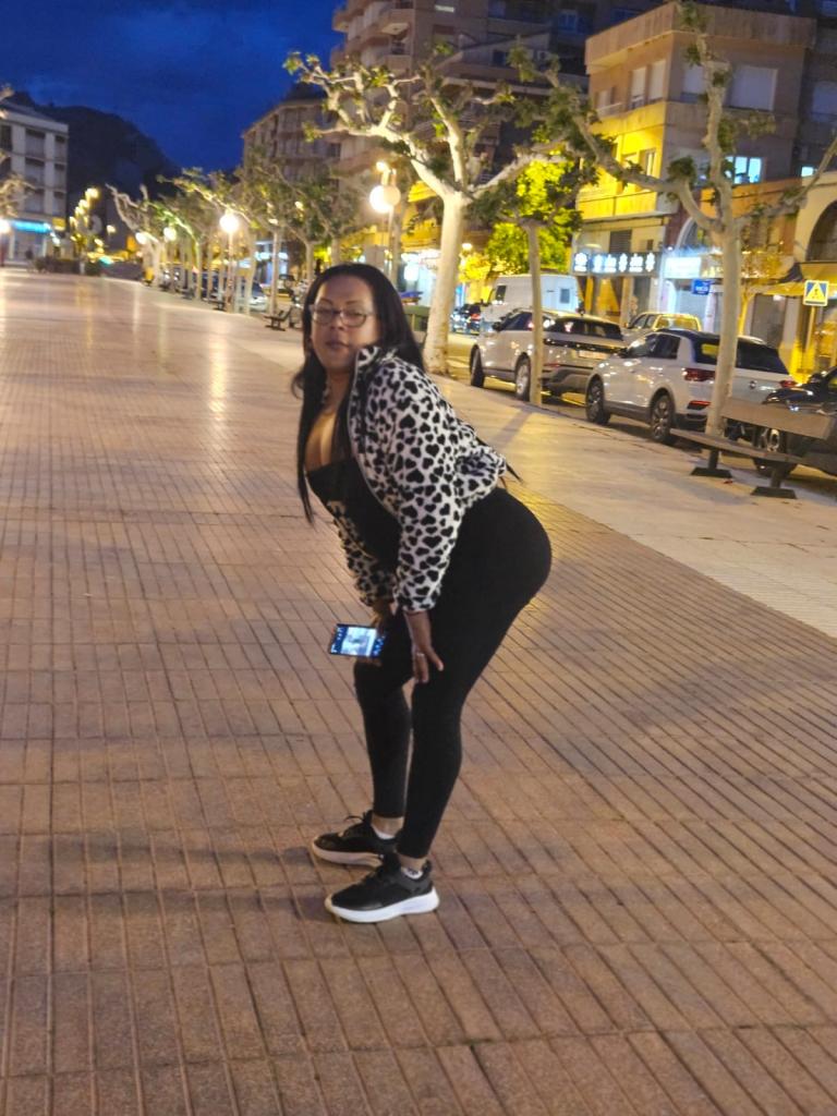 647634703: Travesti en León