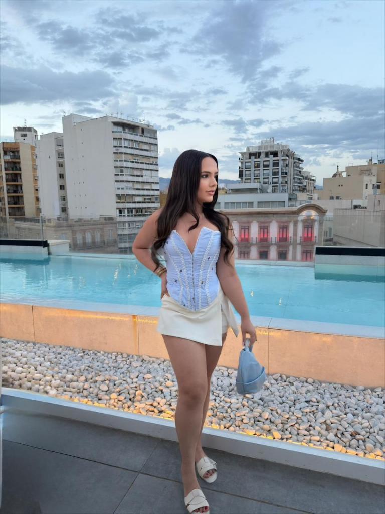 Chica busca chico en Almería: 