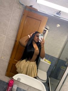 617260513: Chica busca chico en Barcelona