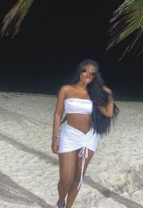 631683923: Chica busca chico en Barcelona