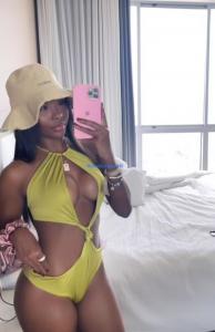 631683923: Chica busca chico en Barcelona