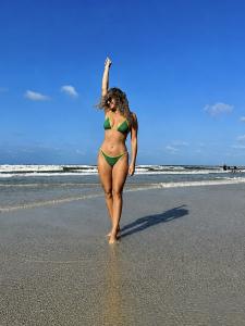 631867486: Chica busca chico en Murcia