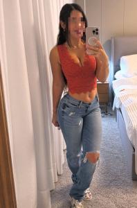 745056283: Chica busca chico en Navarra