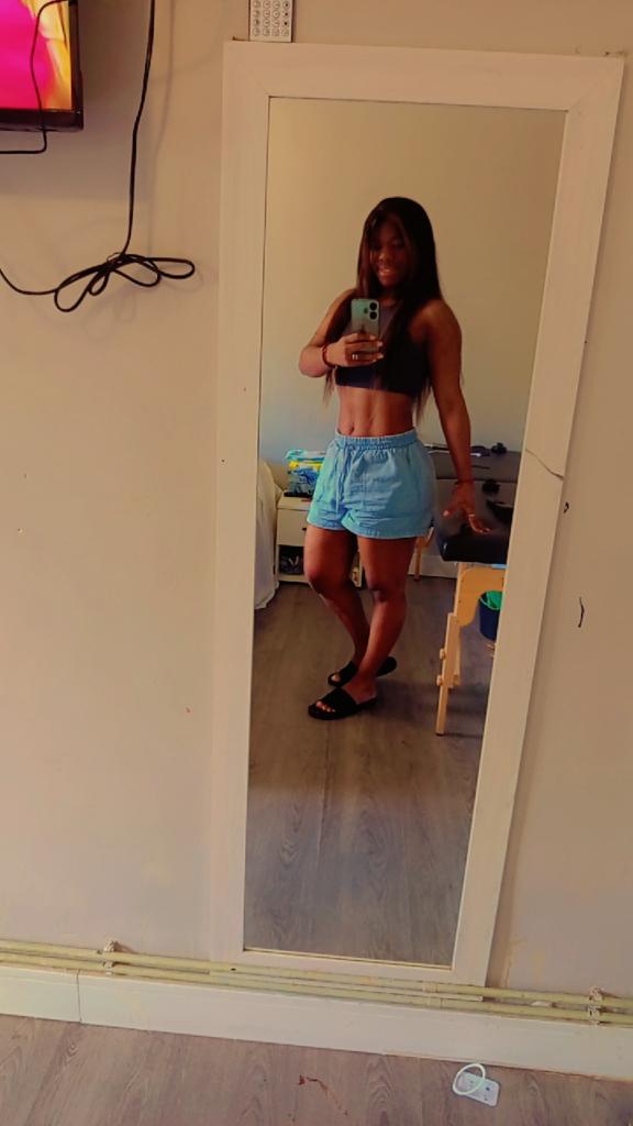 631399497: Chica busca chico en Cantabria