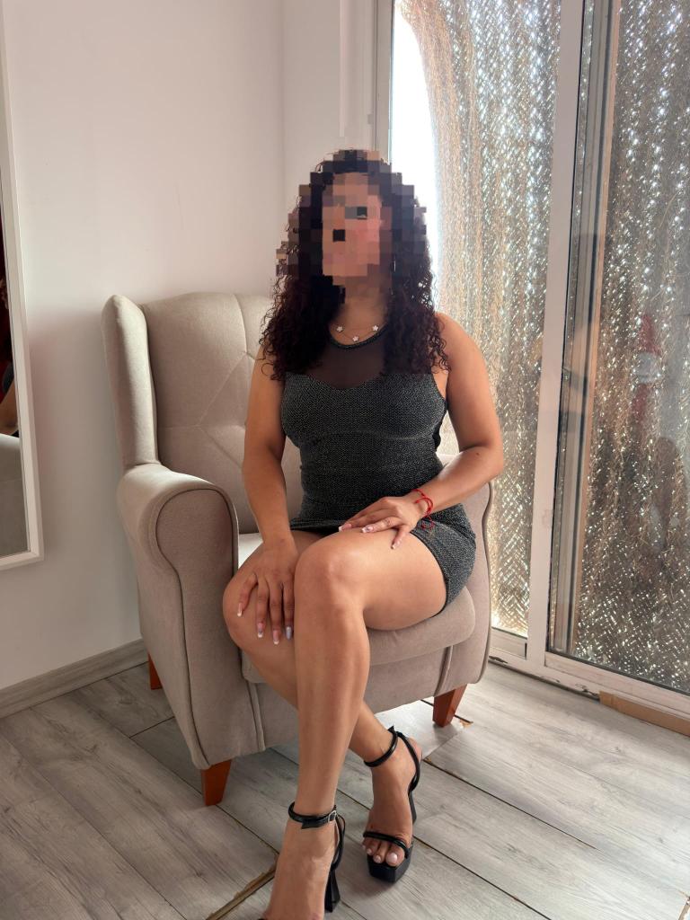 677981630: Chica busca chico en Cádiz