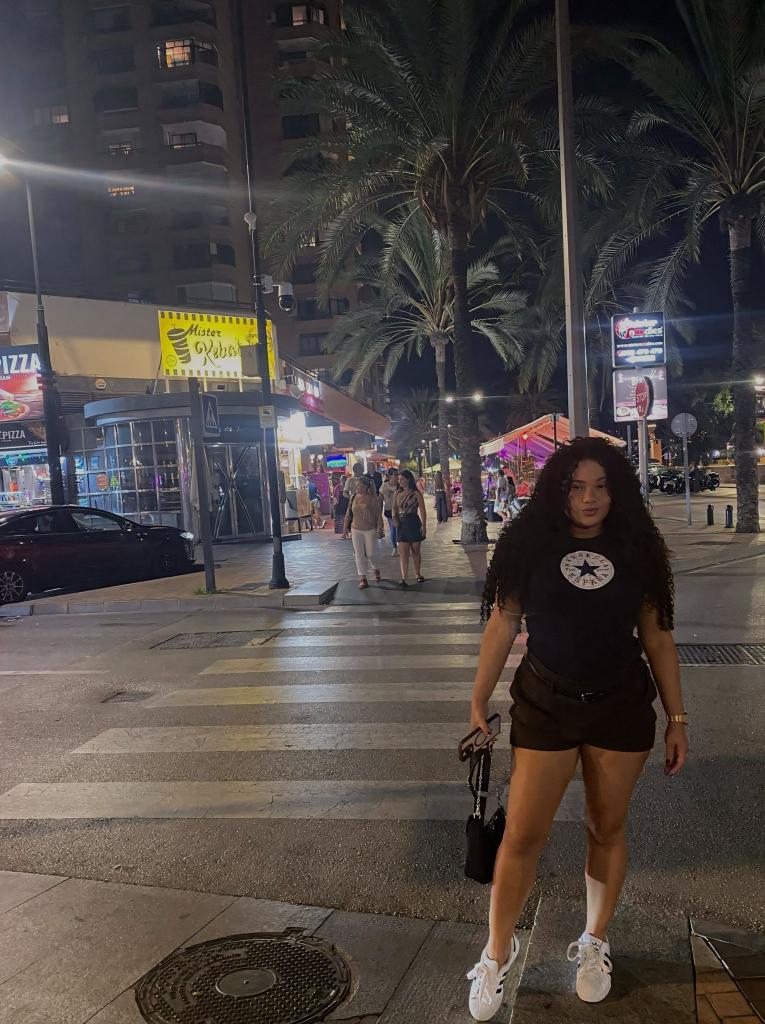 632987919: Chica busca chico en Málaga