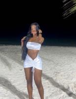631683923: Chica busca chico en Barcelona