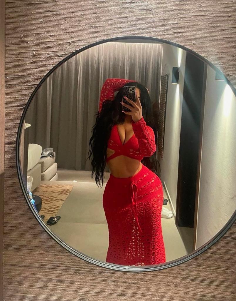 672764769: Chica busca chico en Gerona