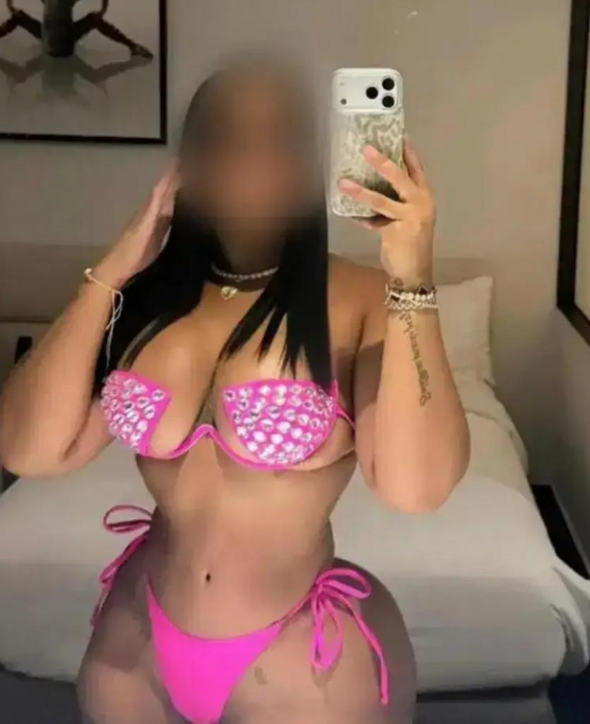 Chica busca chico en Almería: 