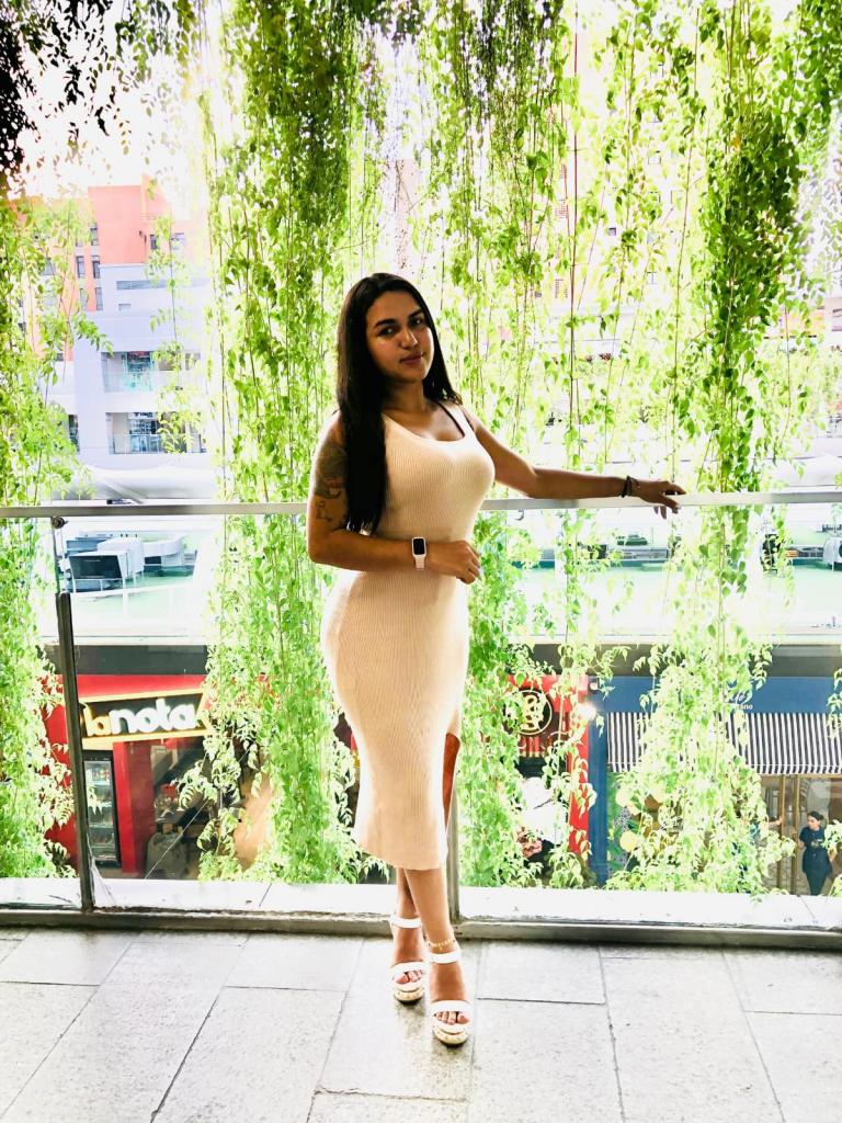 647992899: Chica busca chico en Gerona