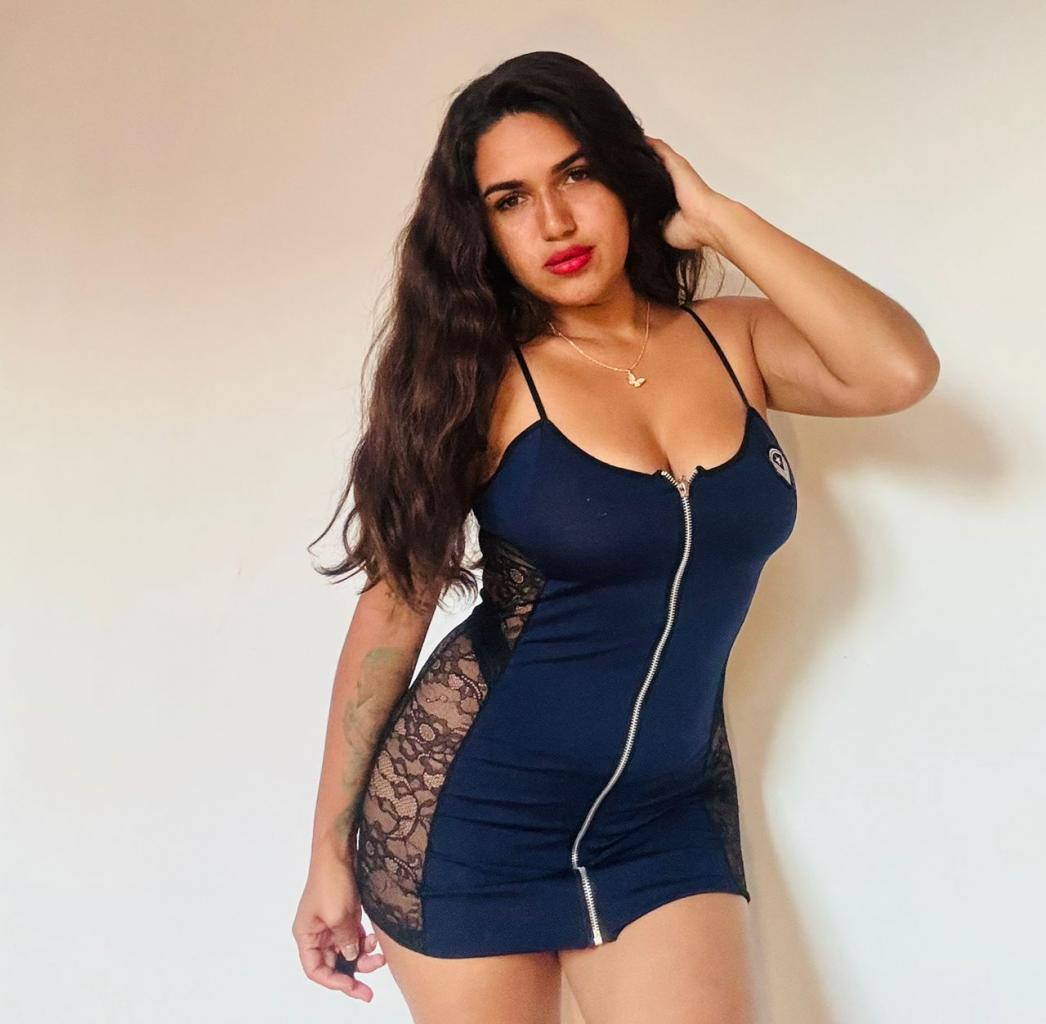 647992899: Chica busca chico en Gerona