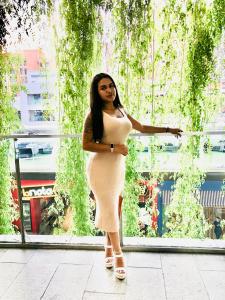 647992899: Chica busca chico en Gerona