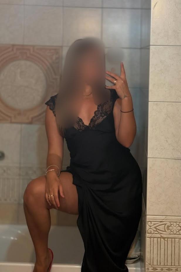 643272294: Chica busca chico en Sevilla