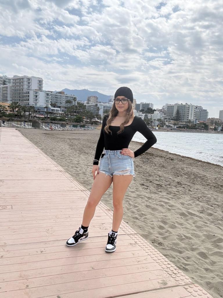 613469051: Chica busca chico en Murcia