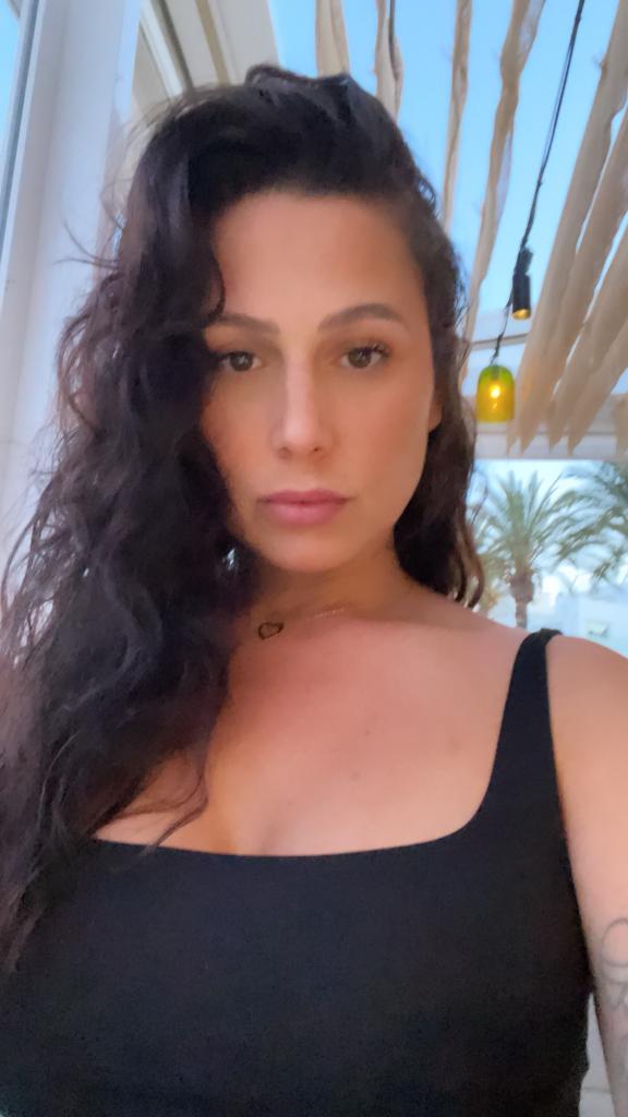 631147573: Chica busca chico en Barcelona