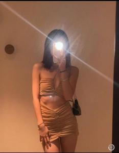 643931289: Chica busca chico en Sevilla