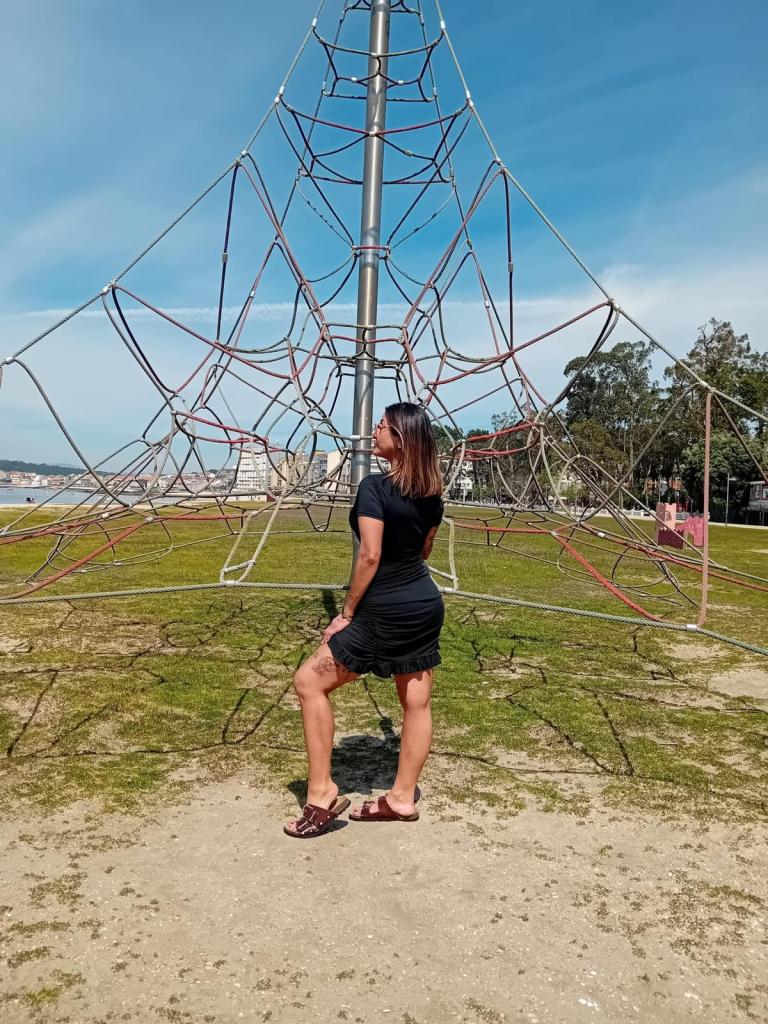 677549306: Chica busca chico en Pontevedra