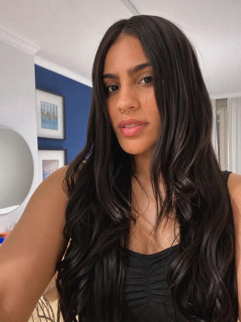 742064229: Chica busca chico en Mallorca
