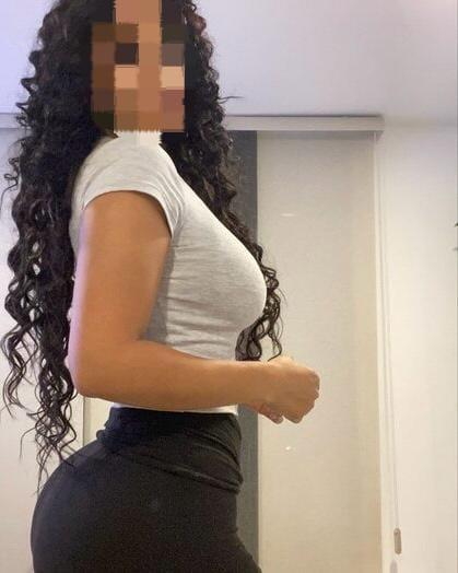 697652468: Chica busca chico en Málaga