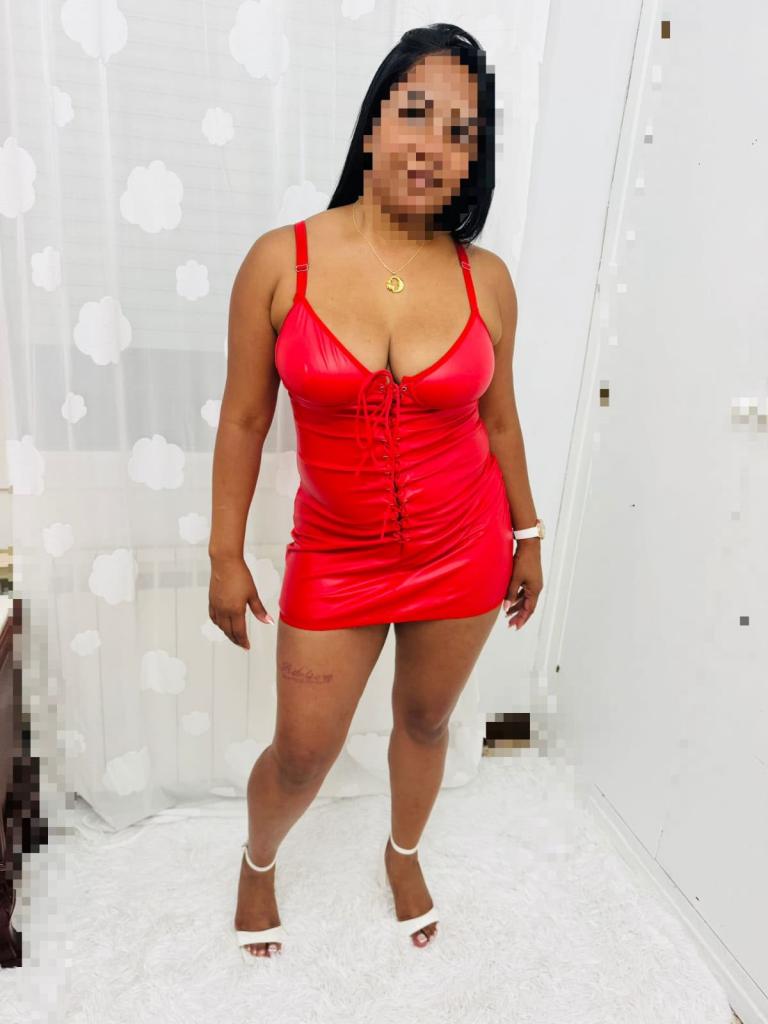 673933723: Chica busca chico en Barcelona