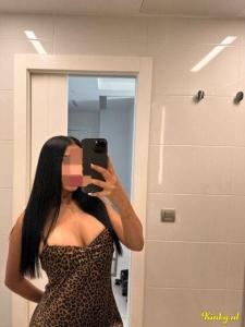 697652468: Chica busca chico en Málaga