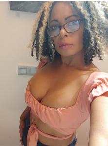 604218139: Chica busca chico en Sevilla