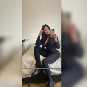 697652468: Chica busca chico en Málaga