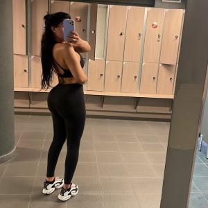 697652468: Chica busca chico en Málaga