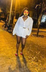 671157698: Chica busca chico en Gerona