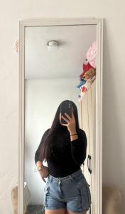 664581335: Chica busca chico en Barcelona