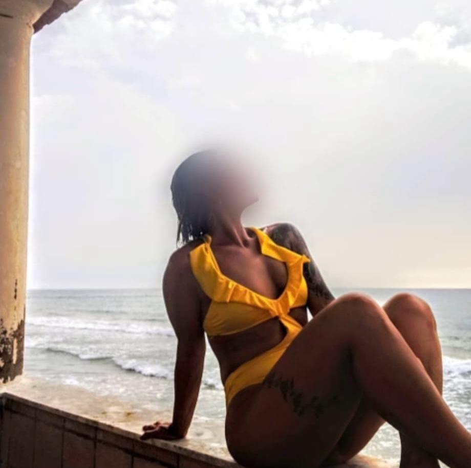 677549306: Chica busca chico en Pontevedra