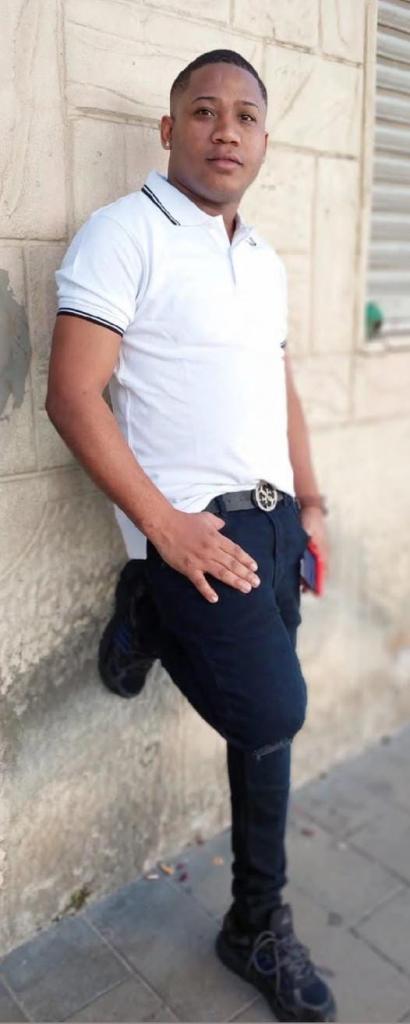 647642110: Chico busca chica en Barcelona