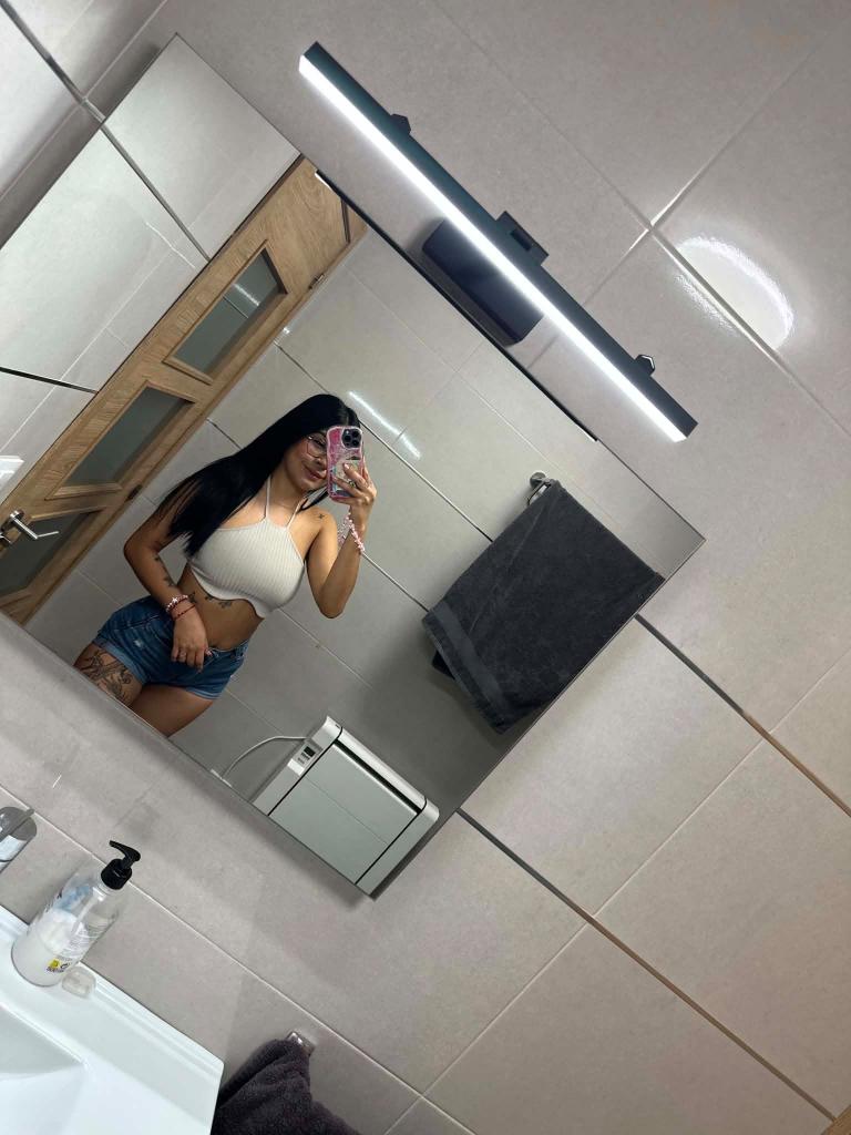 643844495: Chica busca chico en Barcelona