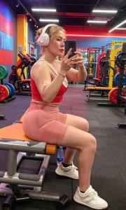 631196764: Chica busca chico en Granada