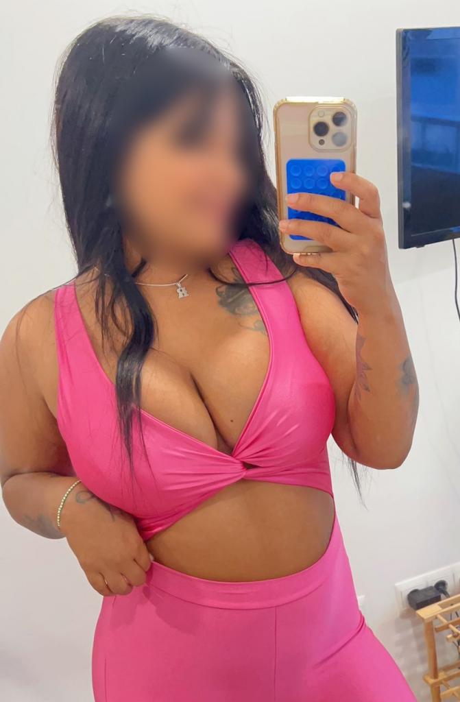 614670681: Chica busca chico en Sevilla