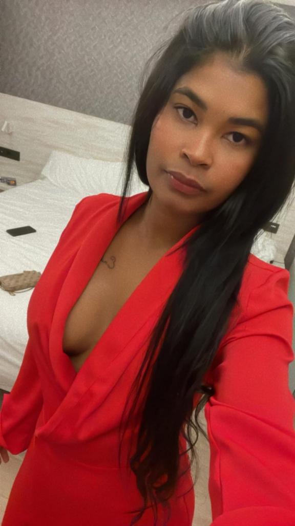 610048307: Chica busca chico en La Coruña