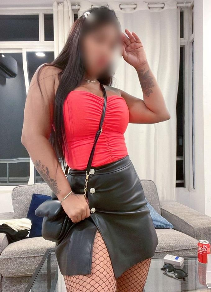 614670681: Chica busca chico en Sevilla