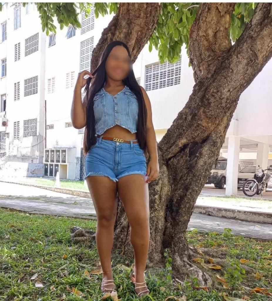 643468782: Chica busca chico en Sevilla