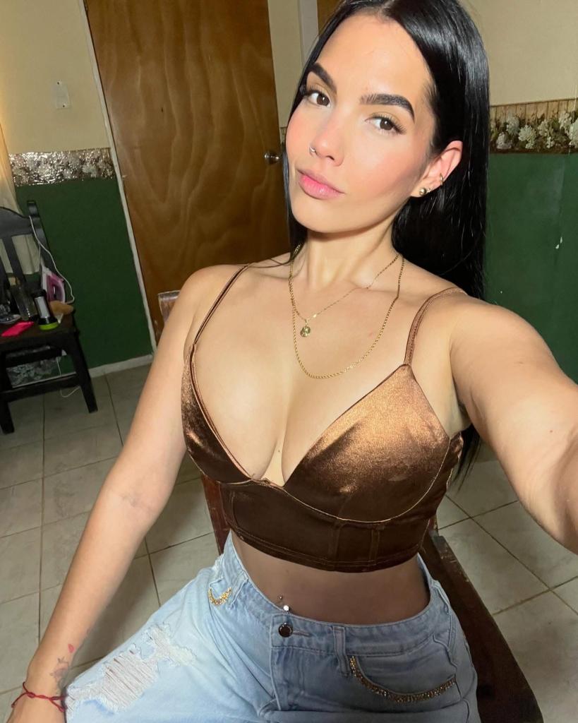 624737431: Chica busca chico en La Coruña