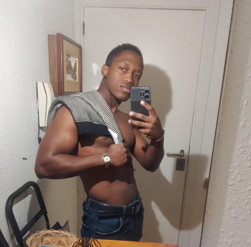 617513197: Chico busca chica en Barcelona