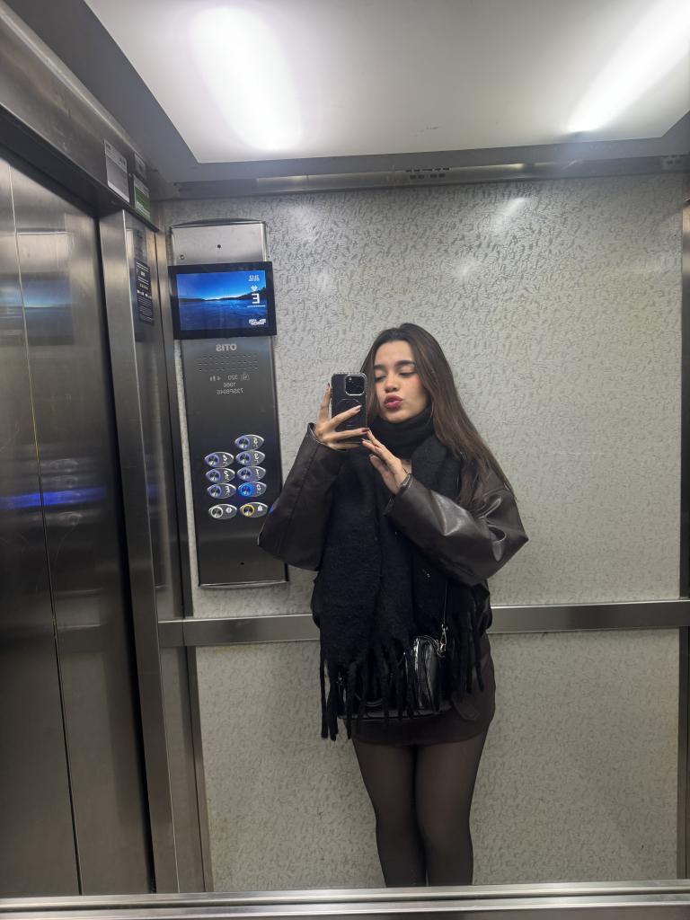 631623086: Chica busca chico en Barcelona