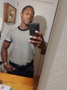 617513197: Chico busca chica en Barcelona