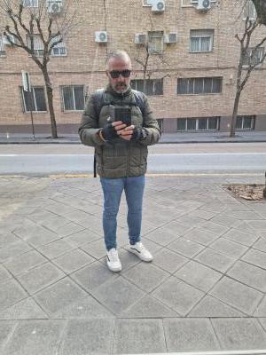 614164070: Chico busca chica en Granada