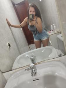 641054119: Chica busca chico en La Coruña