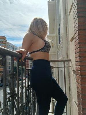 647609883: Transexual en León