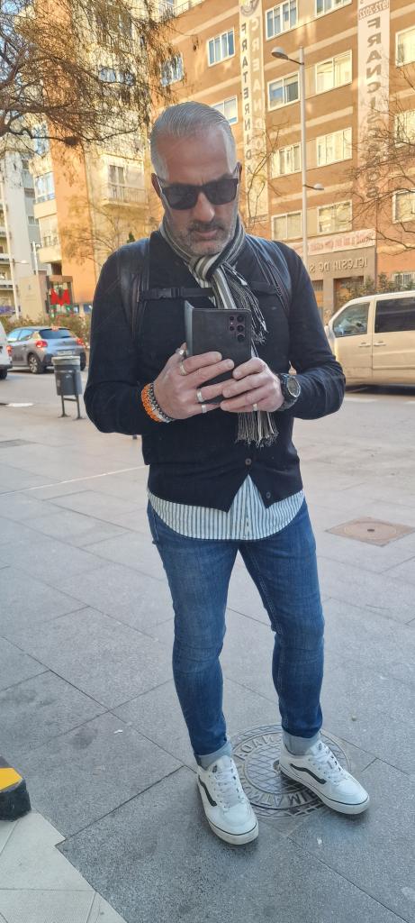 Chico busca chica en Granada: 