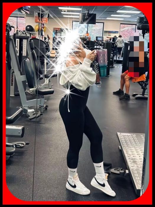 665901426: Chica busca chico en Sevilla