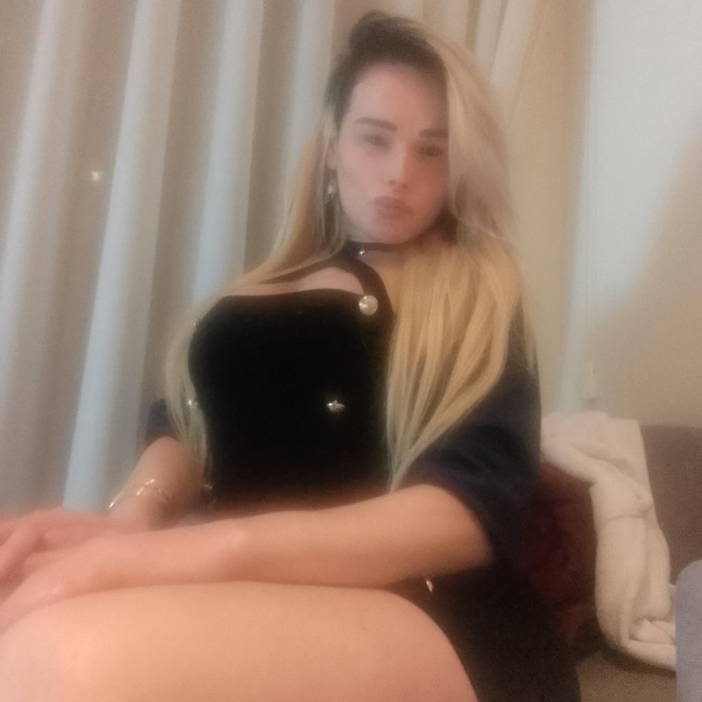 647609883: Transexual en León